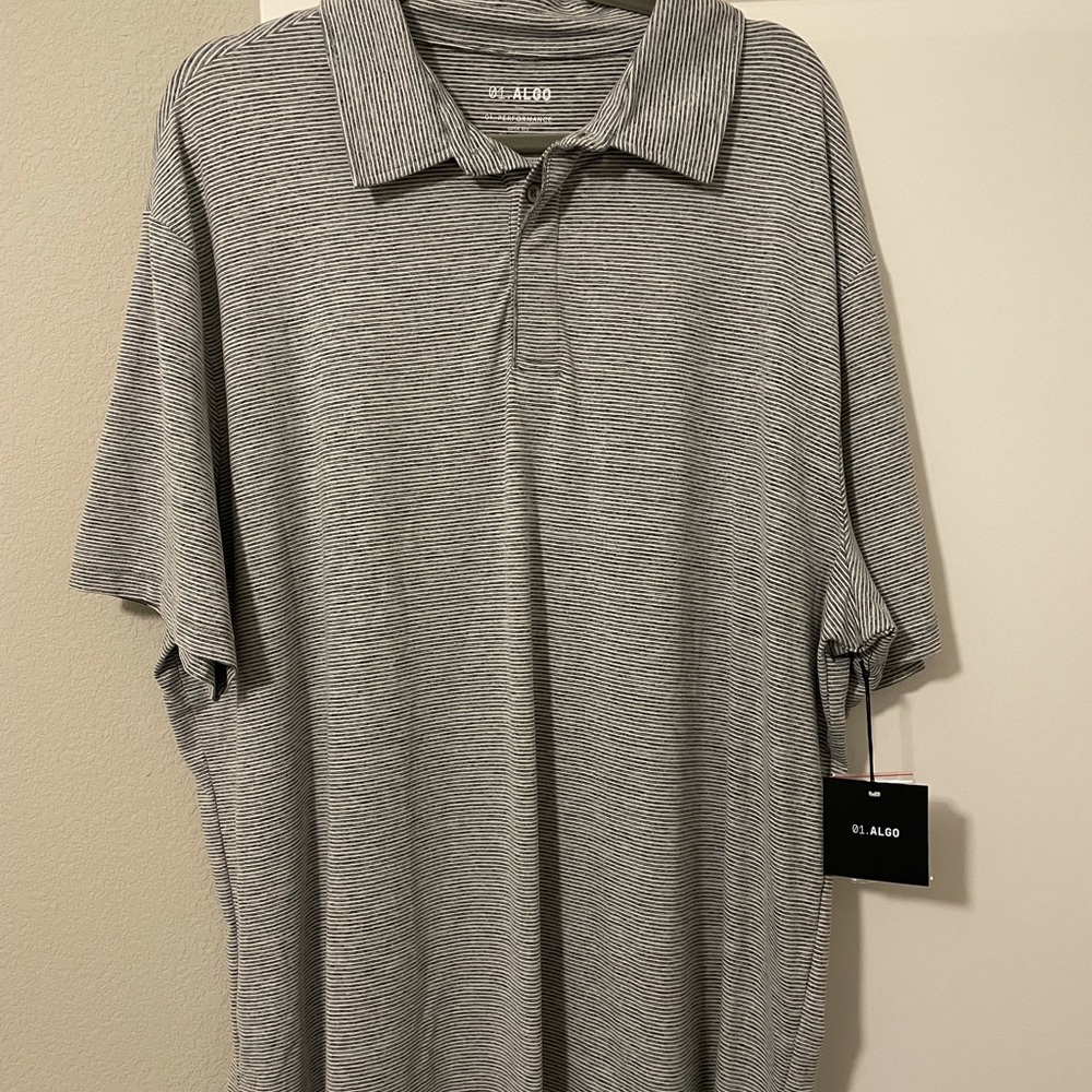Gray Polo Shirt with Classic Collar and Short Sleeves